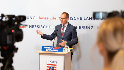Der Hessische Sozial- und Integrationsminister Kai Klose bei der Pressekonferenz