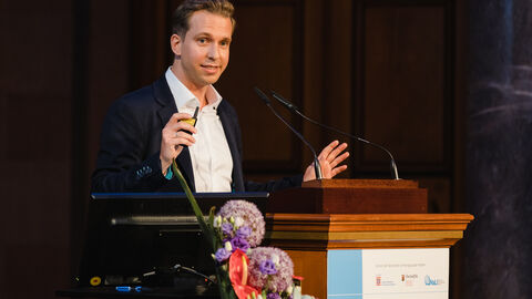 Vortrag von Herrn Dr. Schmid, Universität Erfurt