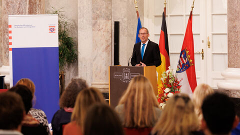Verleihung Integrationspreis 2022 Sozialminister Klose bei der Verleihung