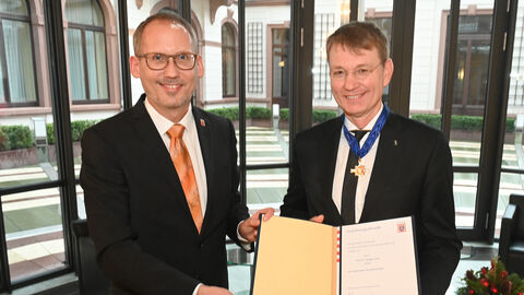 Minister Kai Klose verleiht den hessischen Verdienstorden an Prof. Jürgen Graf
