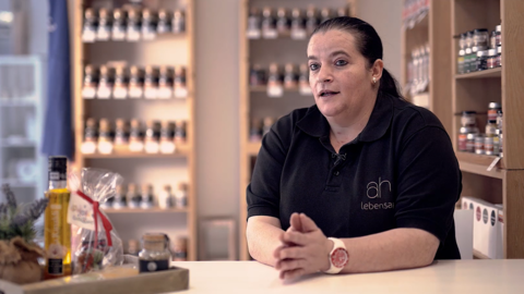 Christina Perea hat drei Kinder und macht eine Ausbildung zur Verkäuferin.