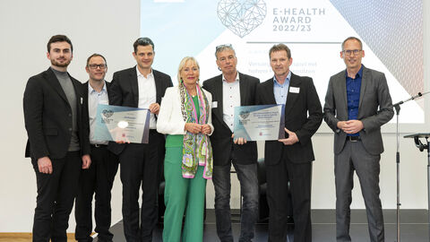 Minister Kai Klose mit den Gewinnern des E-Health-Awards