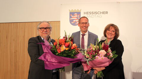 Staatsminister Kai Klose (Mitte) agah-Vorsitzender Enis Gülegen (links), ehemalige agah-Geschäftsführerin Ulrike Foraci.