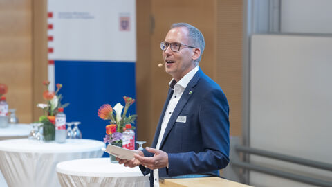 Staatsminister Kai Klose bei der Eröffnung des Symposiums