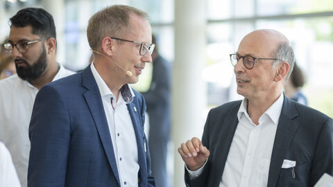 Staatsminister Kai Klose im Gespräch mit Dr. Johannes Nießen (BVÖGD)