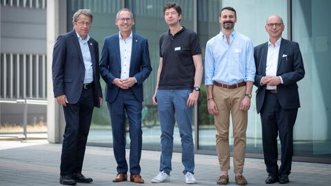 Prof. Dr. Heyo K. Kroemer (Charité Berlin), Staatsminister Kai Klose, Prof. Dr. Christian Drosten (Charité Berlin), Dr. Dario Tedesco (Bereich Innovation in Gesundheits- und Sozialdienstleistungen aus der hessischen Partnerregion Emilia-Romagna) und  Dr. Johannes Nießen (BVÖGD)