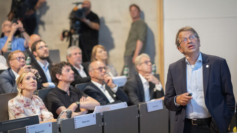 Corona-Symposium Hessen - Vortrag: "Corona als Herausforderung für die Universitätsmedizin – Erfahrungen mit dem SAVE-Konzept" - Prof. Dr. Heyo Kroemer, Vorstandsvorsitzender der Berliner Charité