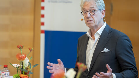 Corona-Symposium Hessen - Vortrag: "Corona aus vertragsärztlicher Sicht" Dr. Andreas Gassen, Vorstandsvorsitzender der Kassenärztlichen Bundesvereinigung