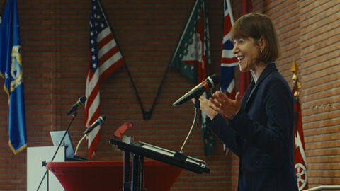 Arbeitsministerin Heike Hofmann spricht auf Bühne zu Publikum