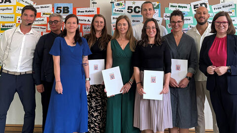 Staatssekretärin Strube mit dem Kollegium der Georg-August-Zinn-Schule