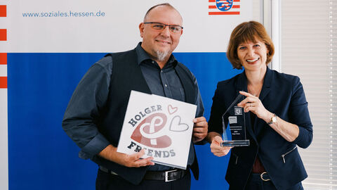 Holger Kresse Staatsministerin Heike Hofmann überreicht Preis an Holger Kresse