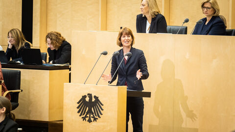 Sozialministerin Heike Hofmann bei ihrer Rede im Bundesrat 