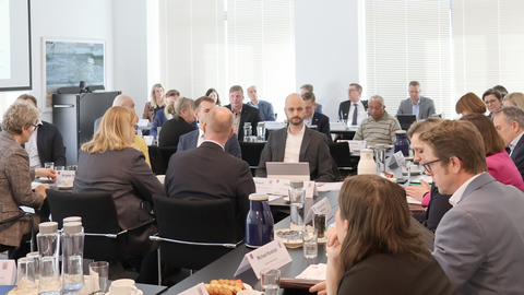 Zusammenkunft anlässlich des Zukunftskonvents Fach- und Arbeitskräfte für Hessen Zusammenkunft anlässlich des Zukunftskonvents Fach- und Arbeitskräfte für Hessen