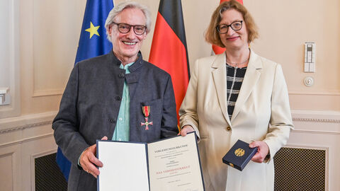 Foto mit Volker Bernius  und Staatssekretärin Katrin Hechler 