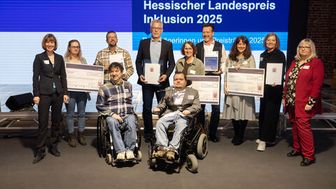Gruppenfoto der Verleihung mit allen Preisträgern