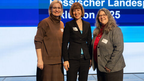 v.l. Landtagsabgeordnete Frau Kunz-Strueder, Sozialministerin Heike Hofmann und Landtagsabgeordnete Frau Hartdegen