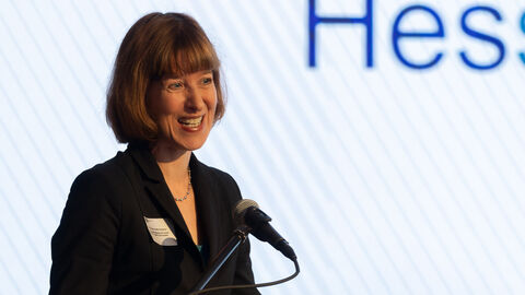 Sozialministerin Heike Hofmann spricht auf der Verleihung Landespreis Beispielhafte Beschäftigung und Integration schwerbehinderter Menschen