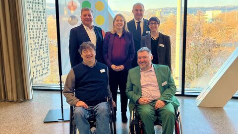 Christian Bernreiter, Andreas Winkel, Verena Hubertz, Michael Welsch, Holger Kiesel, Christine Braunert-Rümenapf (von links nach rechts) haben sich für ein Pressefoto als Gruppe zusammengestellt.