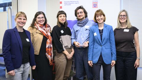 Das Engagement-Team von "Unsere Sternenkinder Hessen e.V." : Stefanie Schäfer, Lara Garcia Maschall, Jessica Hefner, Joshua Hefner, Frau Staatsministerin, Judith Jochim (Vorschlagende)