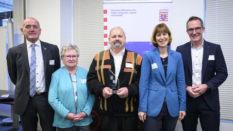 Das Engagement-Team von „Gemeinsam isst man nicht einsam“ aus Driedorf: Peter Groos, Bärbel Philipps, Hans-Peter Haust, Frau Staatsministerin und Carsten Braun (Landrat Lahn-Dill-Kreis)