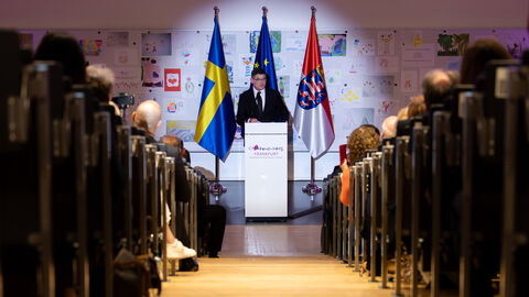 Ministerpräsident Rhein und Königin Silvia von Schweden eröffnen erstes „Childhood-Haus“ in Hessen