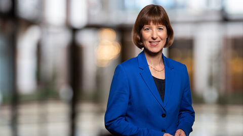 Portraitfoto von Heike Hofmann